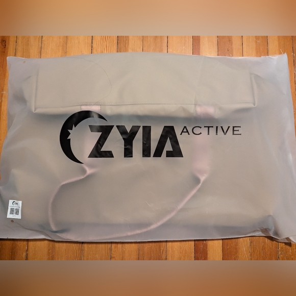 Zyia Camel Weekend Duffle - Picture 2 of 3